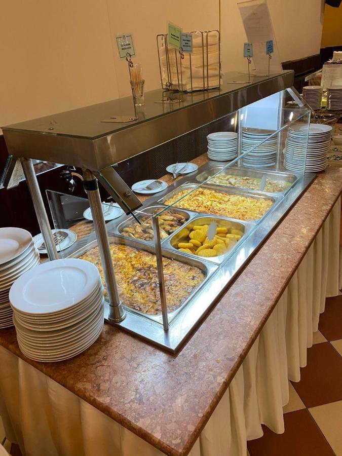 Flora Hotel - Apartments Μπόροβετς Εξωτερικό φωτογραφία